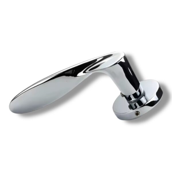 Kľučka na dvere Stria chrómovaná s okrúhlou rozetou bez zámku